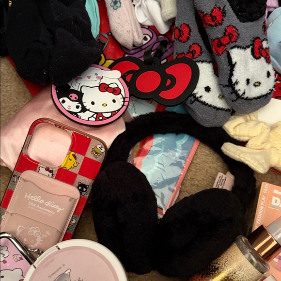 SALE! Cute Hello Kitty and Friends Collection - Picture 7 of 8